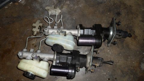 1972 Ford Ranchero - Two brake master cylinders are shown, each with a fluid reservoir and connected brake lines.