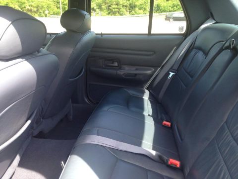 2002 Ford Crown Victoria photo