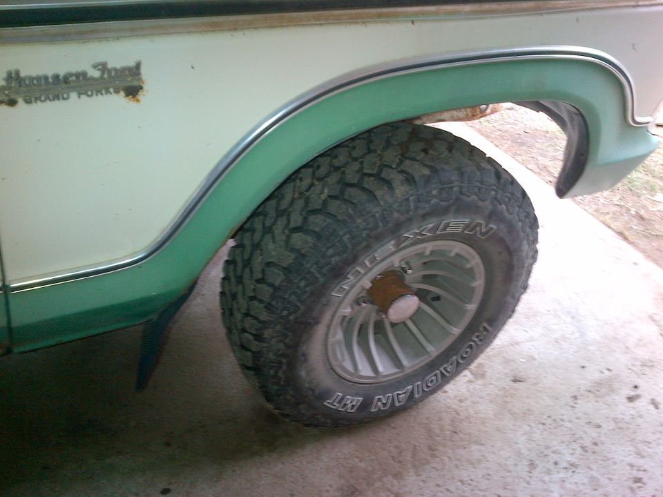 1978 Ford Bronco side view showing fender and wheel with 'Hansen Ford Grand Forks' decal