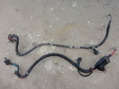 1995 Ford F-150 - Original 1995 charging harness (top) vs. 1997~2003* Ford Expedition charging harness (bottom)