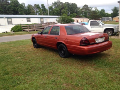 2001 Ford Crown Victoria photo