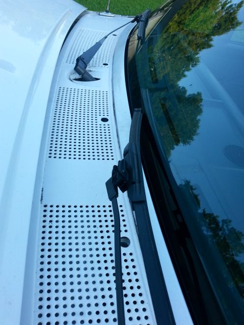1992 Ford Bronco - you can see all of the holes for the cowl screws in this pic.