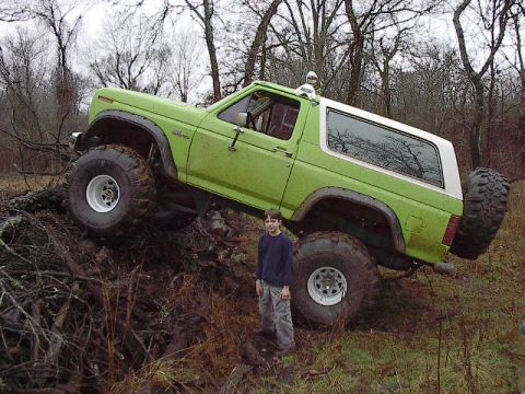 1986 Ford Bronco - Climbing a log pile.