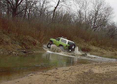 1986 Ford Bronco - Tried again with a little more speed but just sunk in loose sand banks.