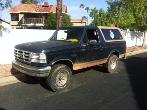 1994 Ford Bronco - This Ford Bronco appears to be from the early to mid-1990s, not a 1994 model.