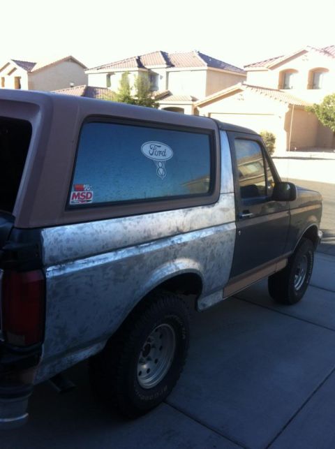 1994 Ford Bronco - This Ford Bronco has a two-tone paint job with custom metal bodywork on the rear quarter panels.