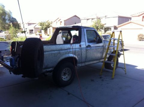 1994 Ford Bronco - This 1994 Ford Bronco is seen from the side with its spare tire mounted on the rear.