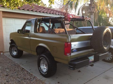 1994 Ford Bronco - This modified Ford Bronco is equipped with off-road tires and a heavy-duty roof rack system.