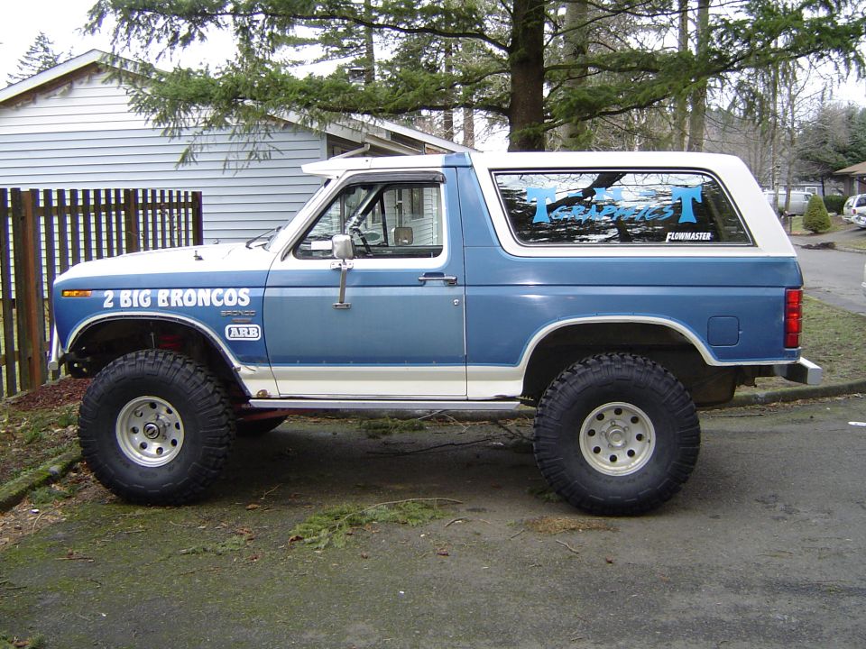 1989 Ford Bronco with "2 BIG BRONCOS" and "T GRAPHICS" decals