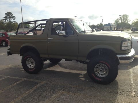 1994 Ford Bronco - This lifted 1994 Ford Bronco features a custom roll cage and aggressive off-road tires.
