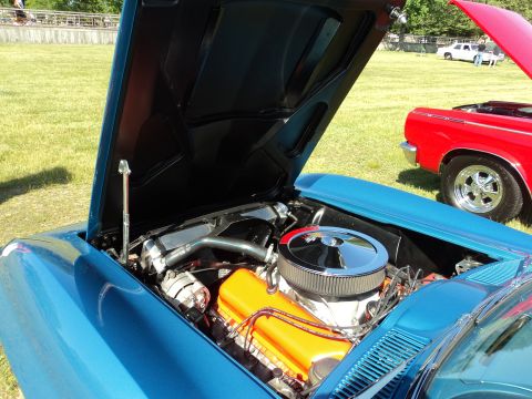 2004 Mercury Grand Marquis - Engine bay of a blue car with orange valve covers and a chrome air cleaner. Another car is parked nearby.