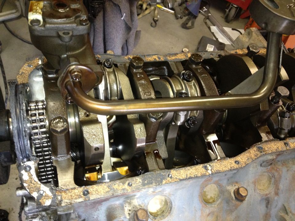 Engine crankshaft, connecting rods, and oil pump assembly