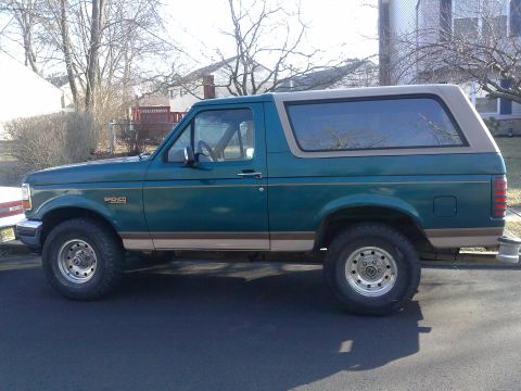 1996 Ford Bronco - This 1996 Ford Bronco is seen from the side, its distinctive two-tone paint scheme.