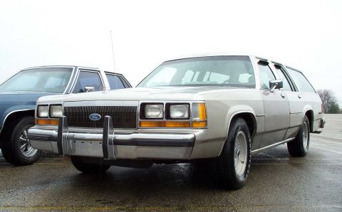 1998 Ford Crown Victoria - A nice box-body wagon.