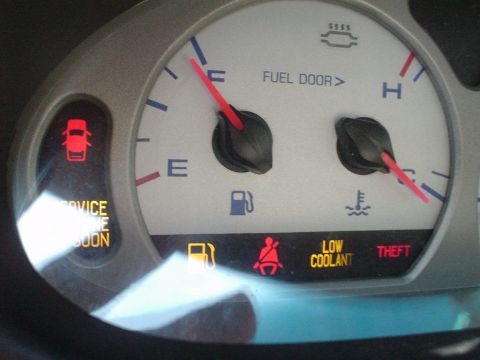 1999 Ford Taurus - Here is a pic with the icons lit up.