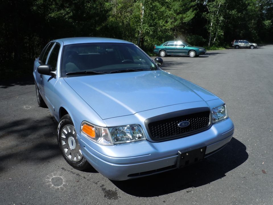 Light blue 2001 Ford Crown Victoria front 3/4 view
