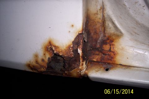 1990 Ford Bronco - Severe rust damage is visible on this vehicle's body panel, indicating significant corrosion.