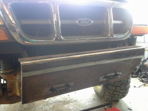 2000 Ford Ranger - A custom front bumper with integrated handles is fitted to a 2000 Ford Ranger.