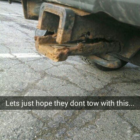 1995 Ford Bronco - This trailer hitch is in very poor condition and should not be used for towing.