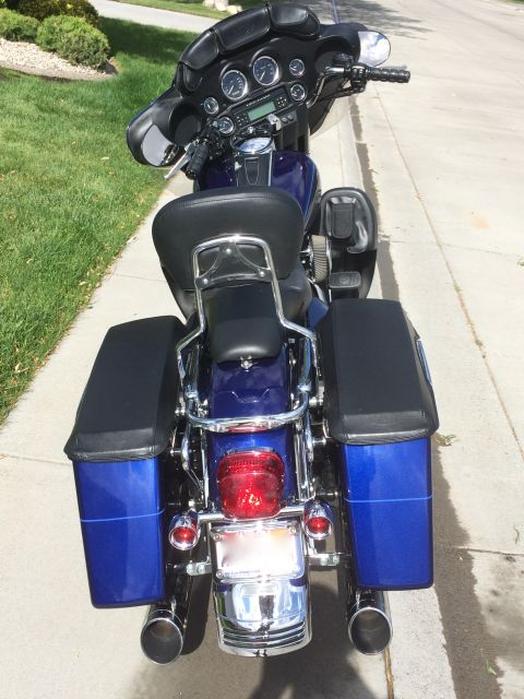 2007 Harley-Davidson Electra Glide Clsc - Rear view of a blue 2007 Harley-Davidson Electra Glide Clsc motorcycle parked on a sidewalk.