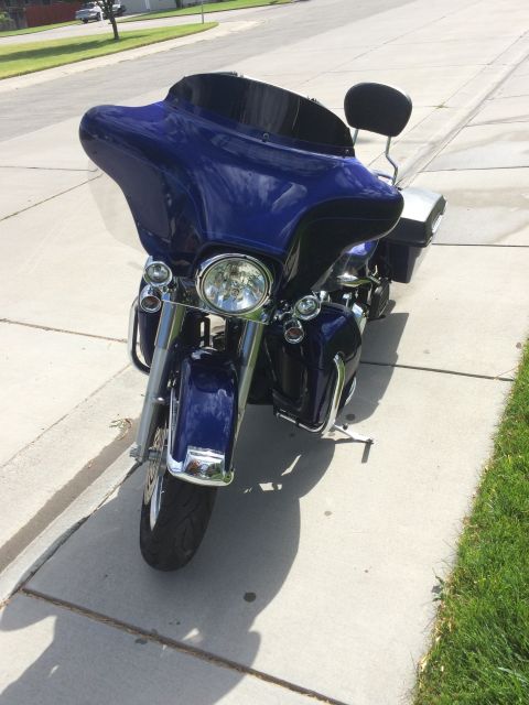 2007 Harley-Davidson Electra Glide Clsc - A blue motorcycle is parked on a sidewalk on a sunny day.
