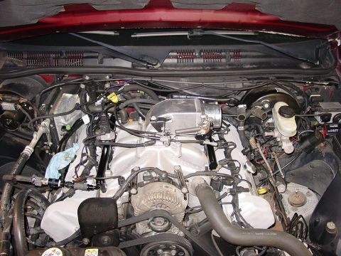 2004 Ford Crown Victoria - The engine compartment of a 2004 Ford Crown Victoria is shown with its V8 engine and associated parts.