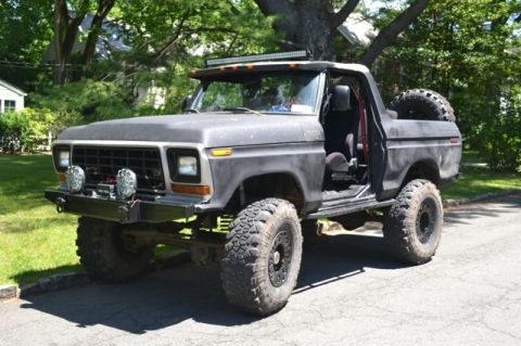 1979 Ford Bronco - This modified 1978 Ford Bronco features a lifted suspension and off-road tires, differing from the registry's 1979 claim.