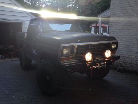 1979 Ford Bronco - Sunglasses