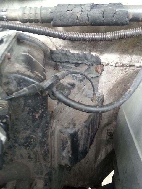 1992 Ford Bronco - Here is the box, you can see how filthy it is. You only need to remove the side that covers the evaporator. Disconnect the vacuum line from…