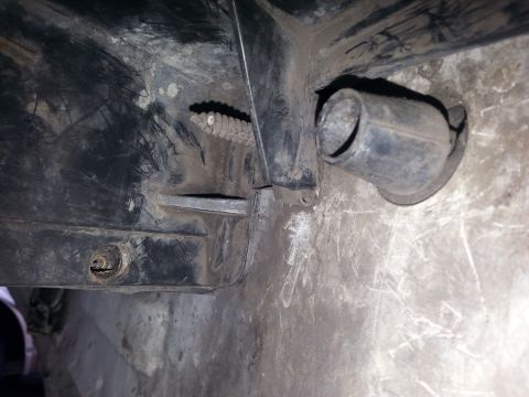 1992 Ford Bronco - this screw/bolt is the problem..Ford in it's infinite wisdom has is attached to the box from the inside of the cab...