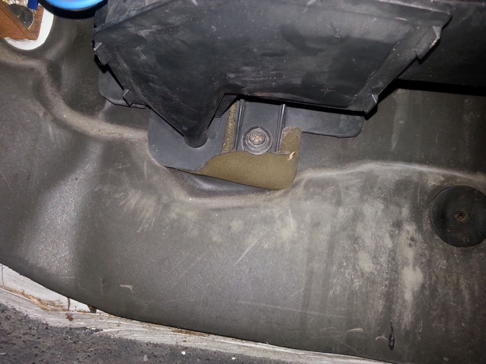 here is a shot of the screw/bolt from the inside..it's a 10mm.