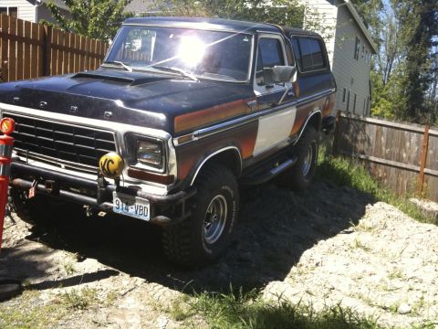 1979 Ford Bronco - This 1979 Ford Bronco features a distinctive two-tone paint scheme and an aftermarket front bumper.