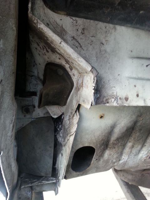 1992 Ford Bronco - you should clean out the cowl drains while you have the inner fender pulled. this one was clean..