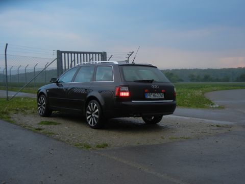 2003 Audi A6 - Rear view of a dark Audi A6 Avant wagon with a license plate reading PB-MG 2006.