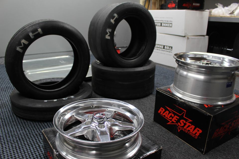 Polished drag wheels and M/H tires with Race Star box
