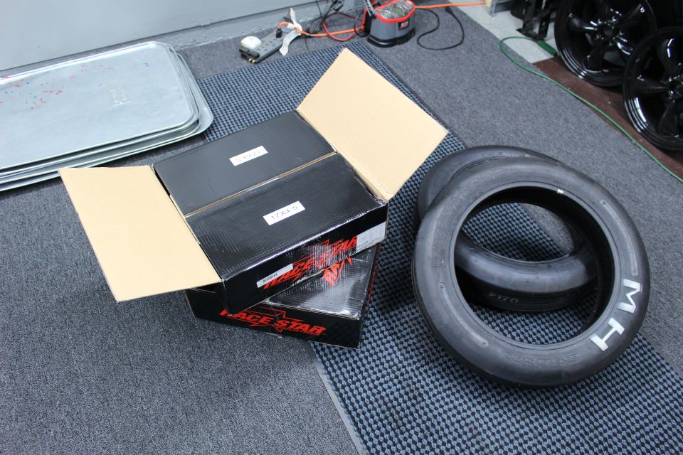 Open Race Star box with wheel boxes inside and an M/H tire