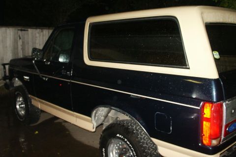 1991 Ford Bronco - This Ford Bronco's body style suggests a 1992 model year, not 1991 as claimed.
