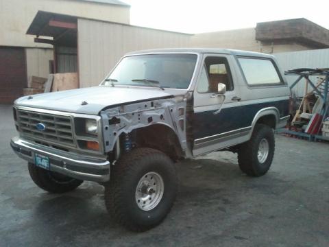 1986 Ford Bronco - This 1986 Ford Bronco is missing its driver's side front fender.