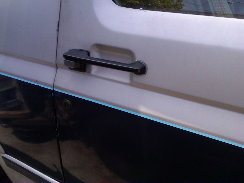 1986 Ford Bronco side door handle and two-tone trim