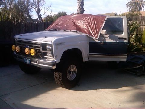 1986 Ford Bronco - This Ford Bronco appears to be from the early 1980s, not 1986, and is partially covered.