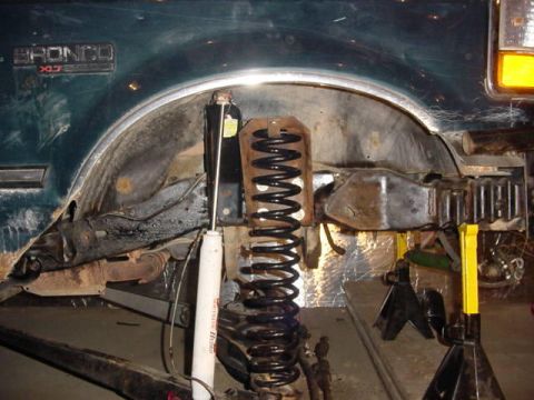 1992 Ford Bronco - The rear suspension and wheel well of a 1992 Ford Bronco are shown during installation.