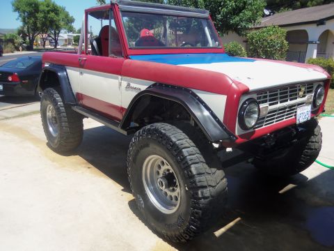 1968 Ford Bronco - This 1968 Ford Bronco has a patriotic paint job and is ready for off-road adventures.