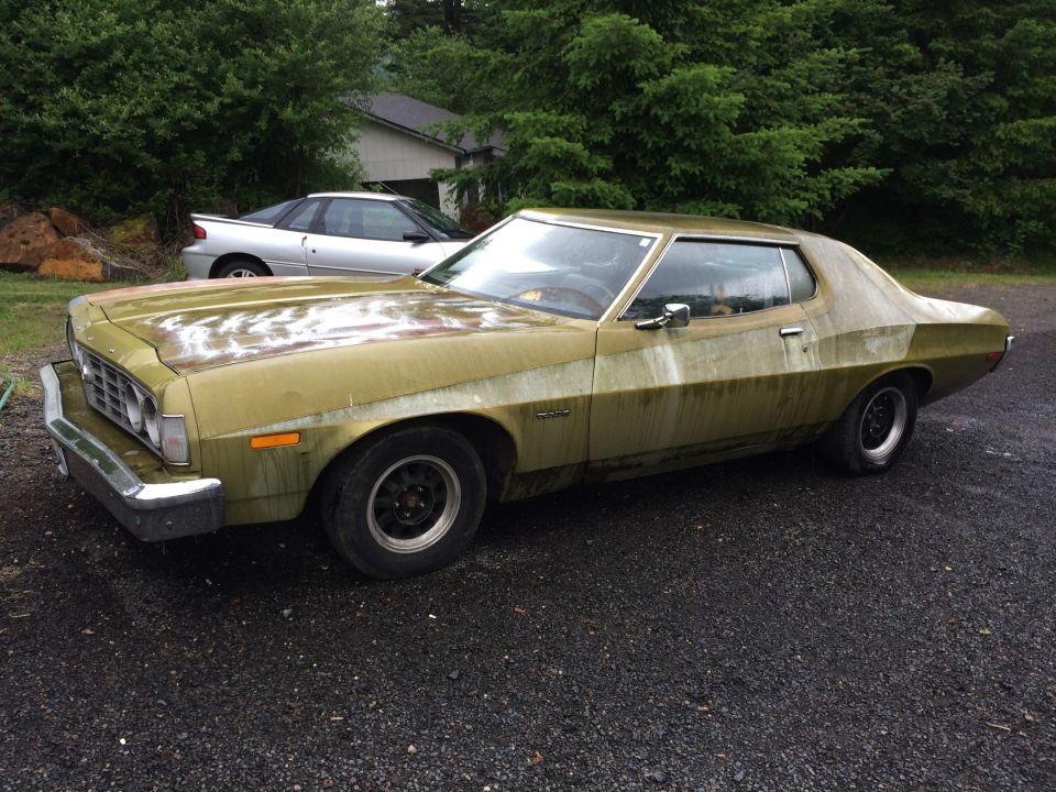 1973 Ford Torino, 3q-front view, faded green paint