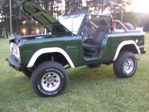 1979 Ford Bronco - This 1978 Ford Bronco features a dark green exterior with white fender flares and a removable top.