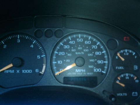 2000 GMC Jimmy - The dashboard gauges include a speedometer, tachometer, fuel gauge, and voltmeter, with an odometer reading of 139906.