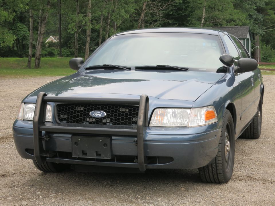 Blue 2001 Ford Crown Victoria front view with push bar