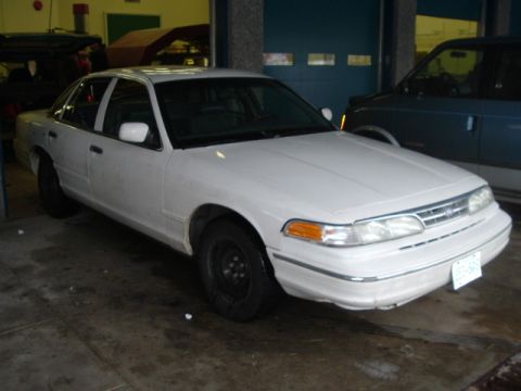 1997 Ford Crown Victoria photo