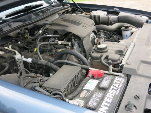 2001 Ford Crown Victoria - Engine bay view of a 2001 Ford Crown Victoria, showing the V8 engine and battery.