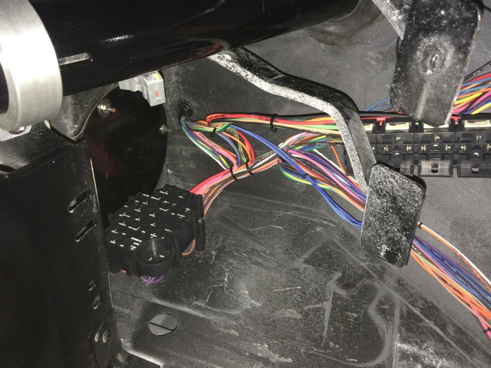 1965 Mustang AAW 510125 fuse block install