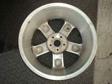 2004 Mercury Grand Marquis - An aluminum wheel is shown, with a Supermotors.net watermark at the bottom right corner.